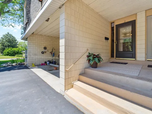 W166N9170 Grand AVENUE #2, Menomonee Falls, WI 53051