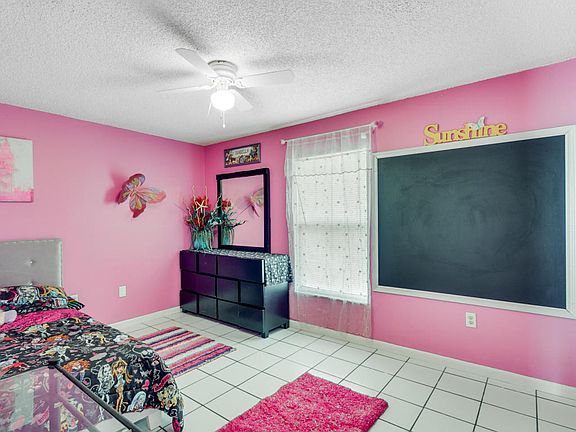 5th image of 1524 Alberni St NW