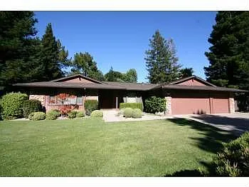 200 Pebble Ct photo 1