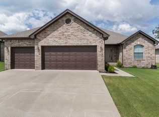 9640 Meadow Creek Dr, Sherwood, AR 72120