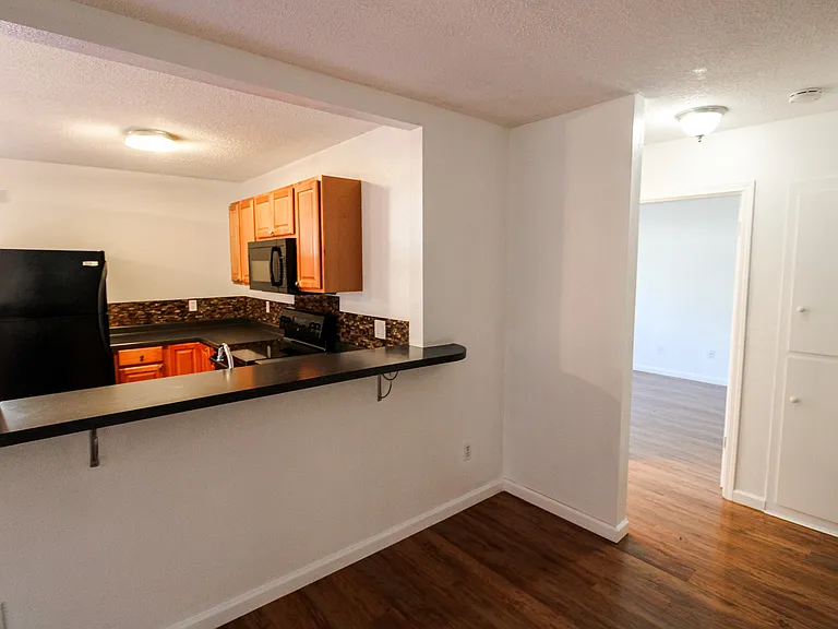 400-406 NE 63rd Ave #402 — Photo 9