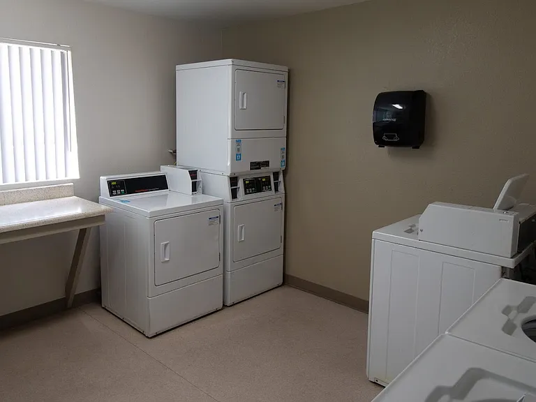 Gold Coast Apartments — Photo 18