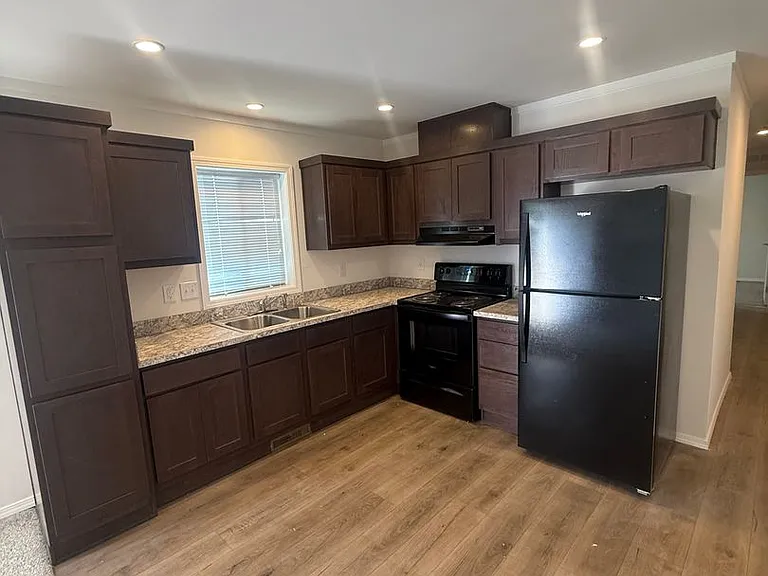 1215 W Highway 101 — Photo 13