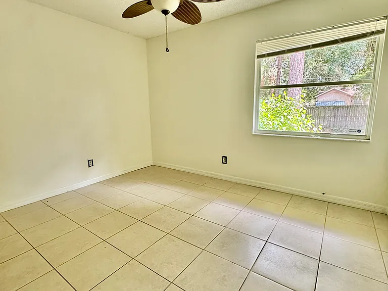 1506 Hardwicke St NW — Photo 12