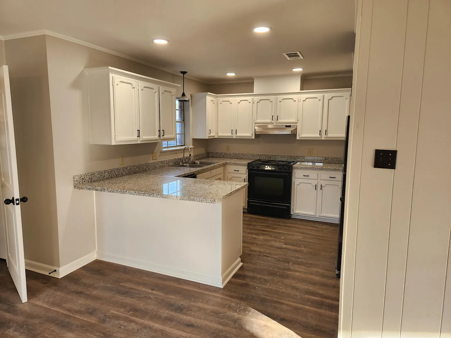 11453 Blanton Ave — Photo 2