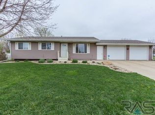 306 E 6th St, Hartford, SD 57033