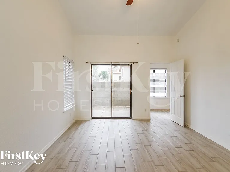 1622 E Villa Theresa Dr — Photo 9