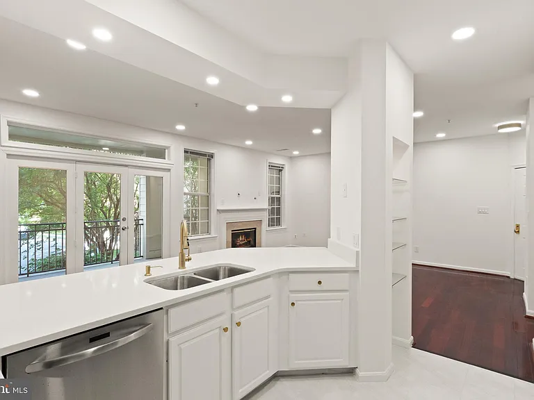 1324 Garden Wall Cir #305 — Photo 13