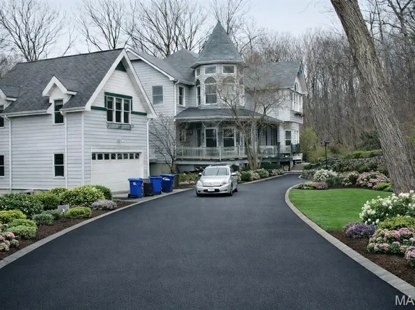 19111 Foxfire Forest Rd, Pacific, MO 63069