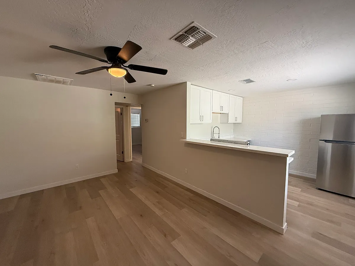 Building Photo - 1402 E Roosevelt St #2