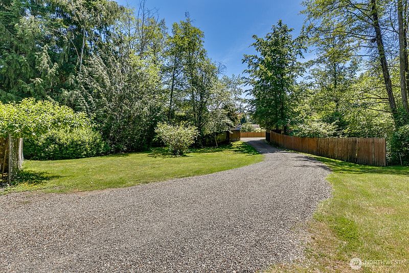 4th image of 3827 212Th Street SW
