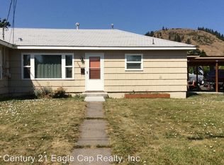 608 3rd St, La Grande, OR 97850