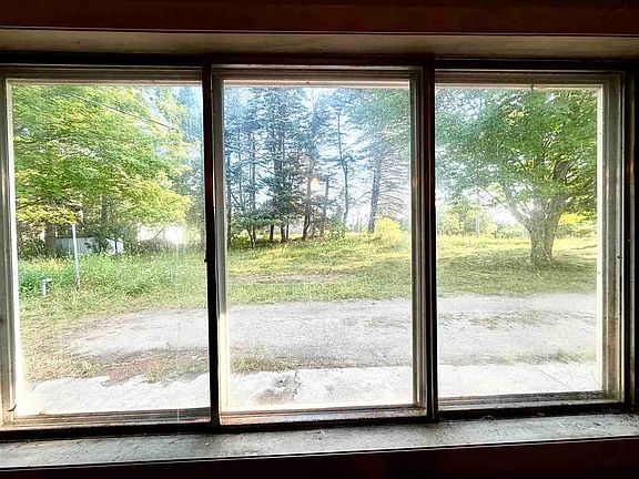 3rd image of 4563 Loeb Rd