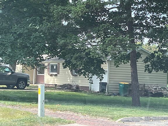 2nd image of 388 Lawrence Ave