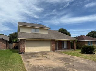 921 S 6th St, La Porte, TX 77571