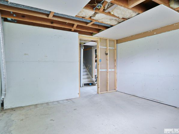 801 E Eldora Ave, Weeping Water, NE 68463