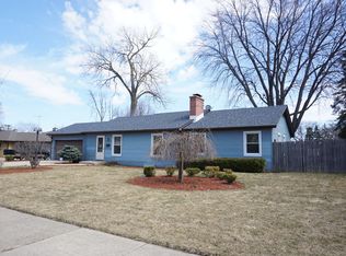 555 Tiffany Dr, Waukegan, IL 60085