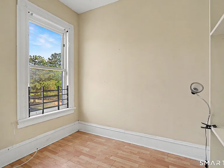 137 Sherwood Ave — Photo 5