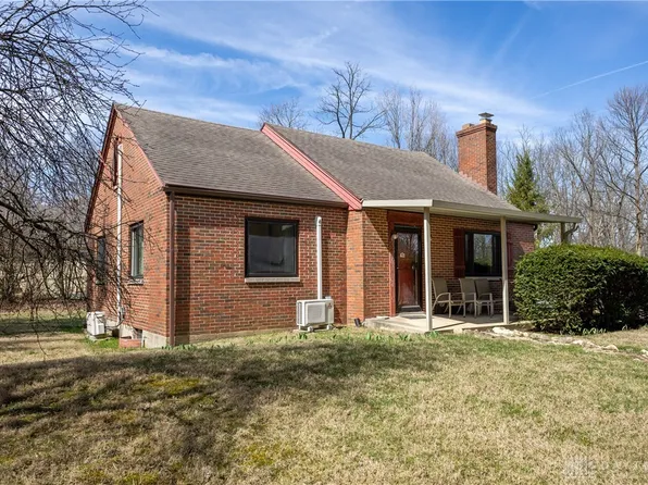 8015 Volk Dr, Dayton, OH 45415