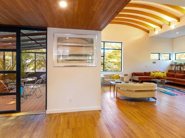 712 Ladd Road image 6 of 32