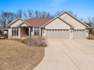 1530 Waterford Ct, Green Bay, WI 54313