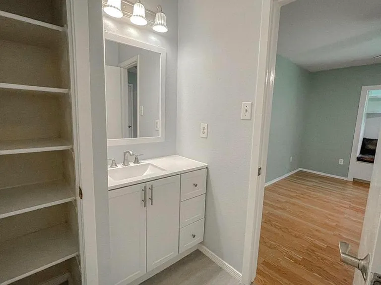708 Decker Prairie Dr — Photo 5