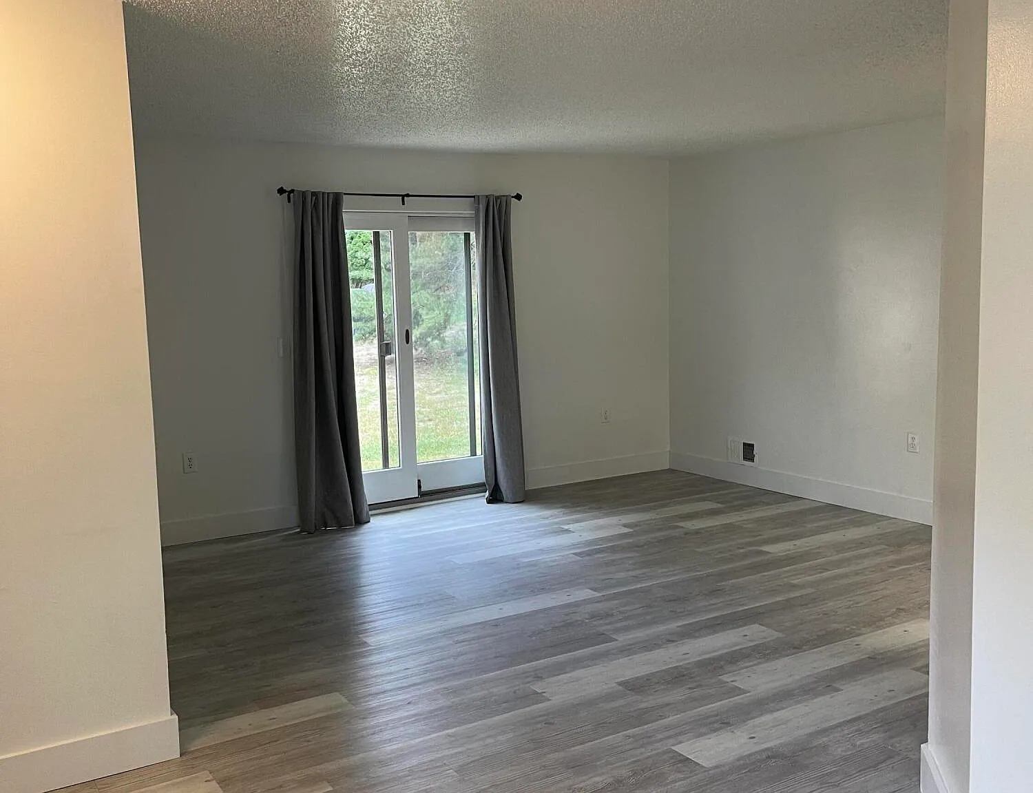 2 bed, 1033 sqft, $2,300 — Photo 4