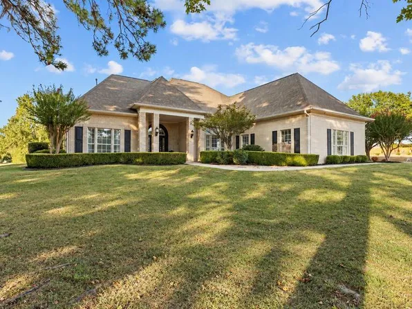 1067 Beaver Lake Dr, Texarkana, TX 75501