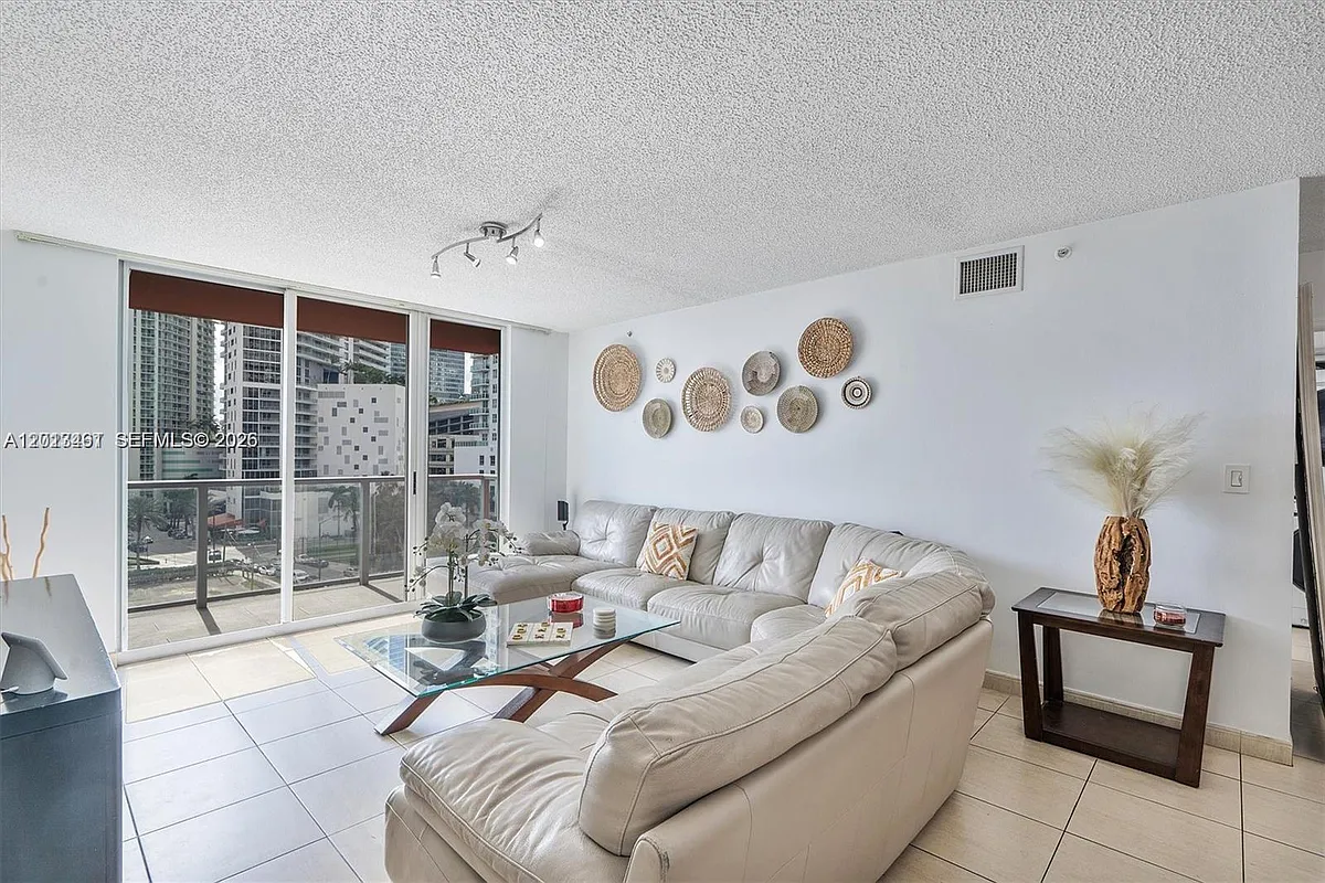 Building Photo - 1155 Brickell Bay Dr #603