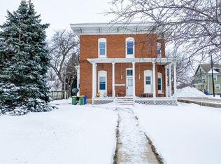 112 6th St SW, Waverly, IA 50677
