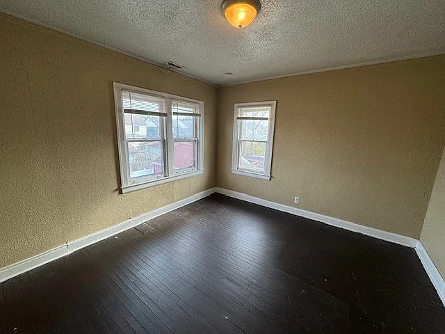 16260 Fairfield St — Photo 4