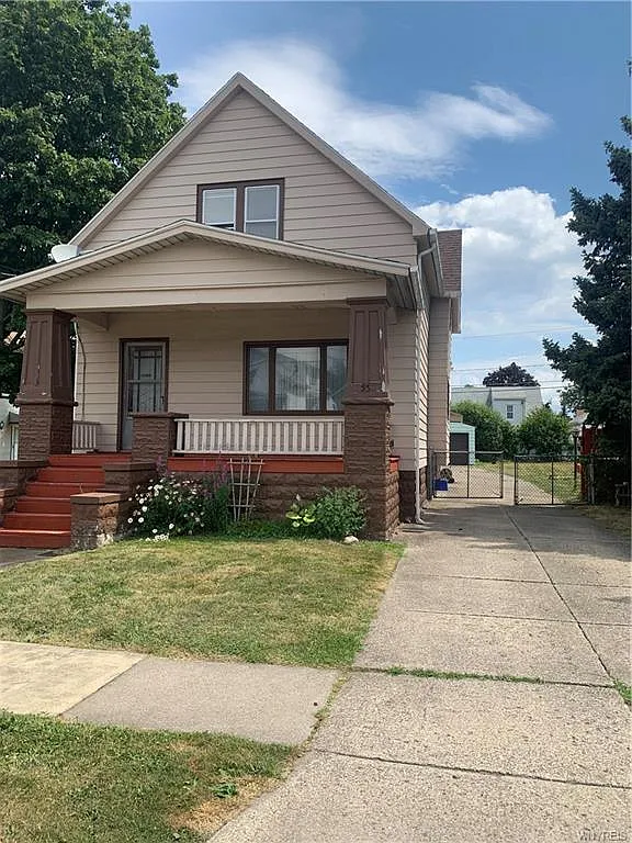 55 Wanda Ave photo 1