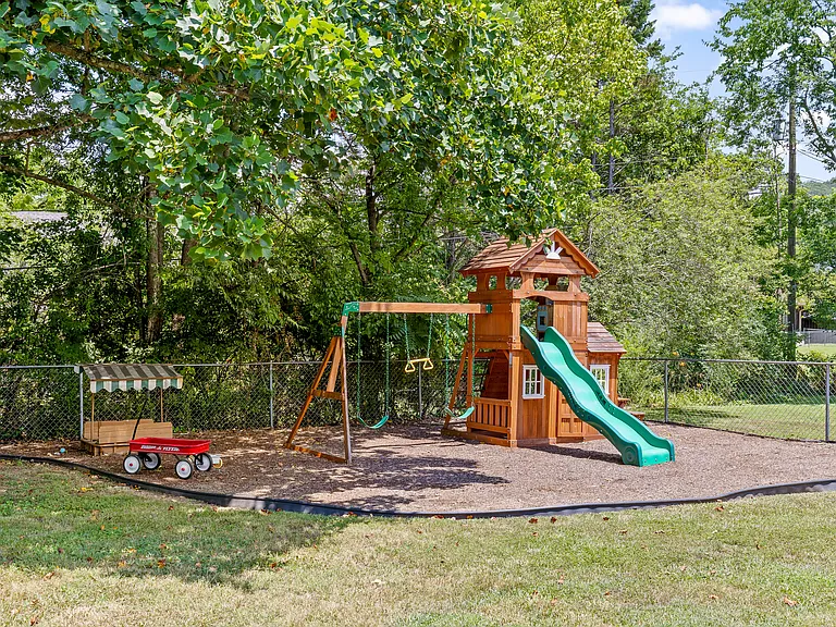 627 Valley Bridge Rd — Photo 35