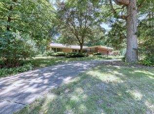 16865 W Woodview Dr, Brookfield, WI 53005