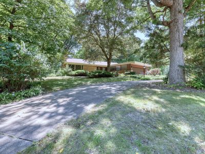 16865 W Woodview Dr, Brookfield, WI, 53005