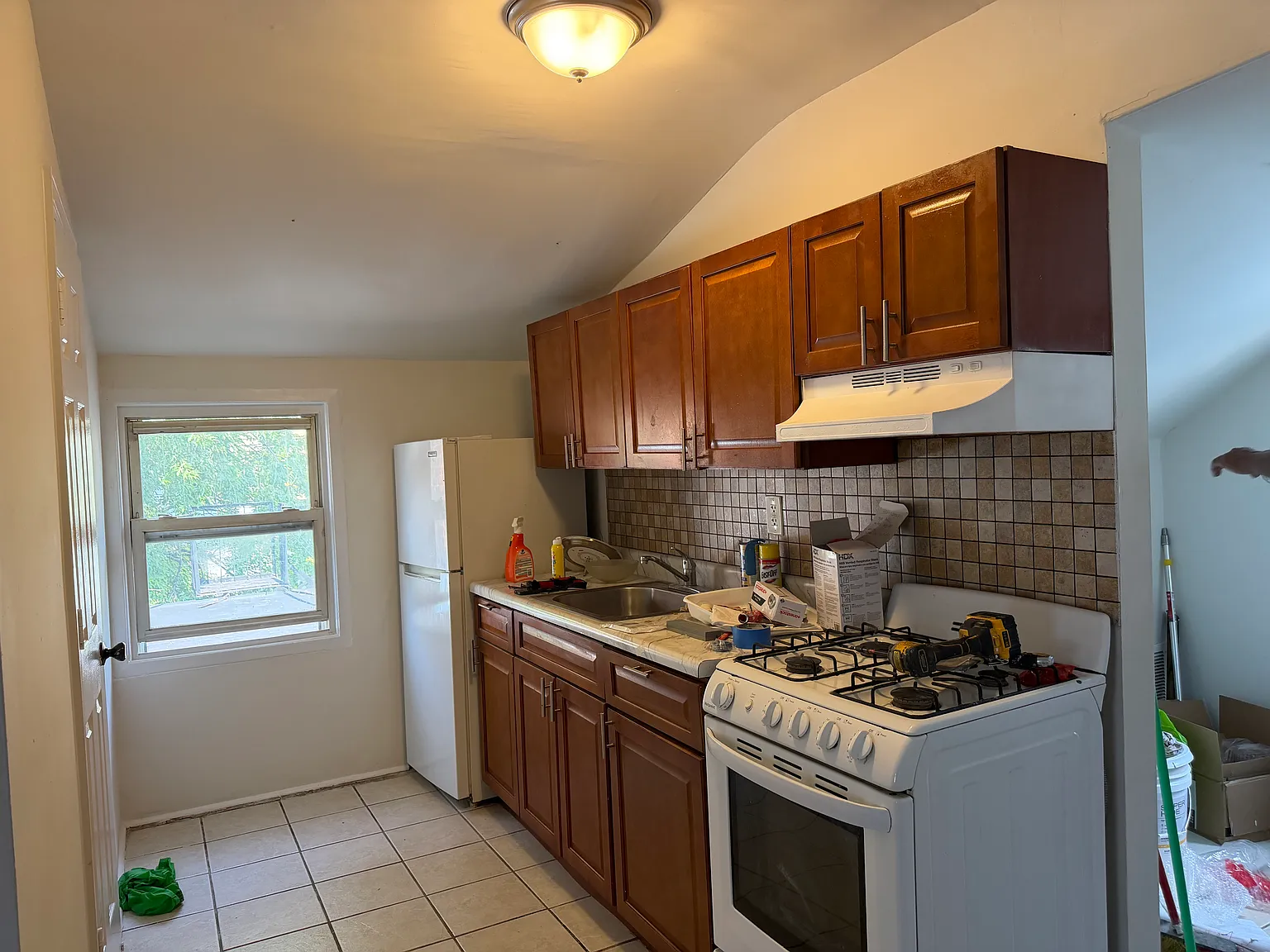 1 bed, 650 sqft, $1,300 — Photo 2