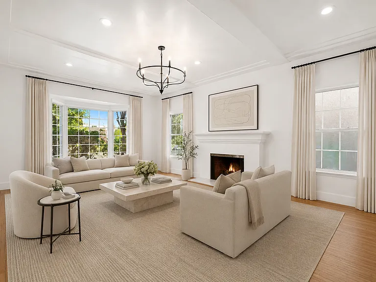 211 S Formosa Ave — Photo 2