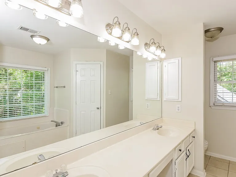 4118 Huntcliff Dr — Photo 13