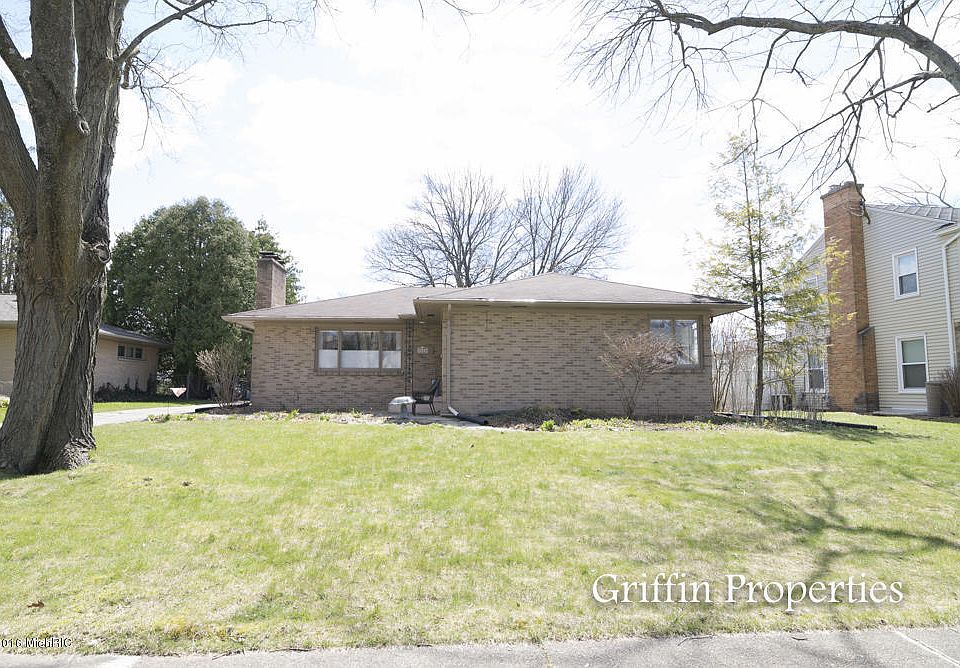 1st image of 2626 Beechwood Dr SE