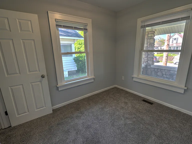 516 N Logan St — Photo 27