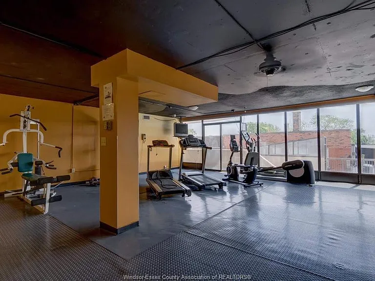515 Riverside Dr W #403 — Photo 2