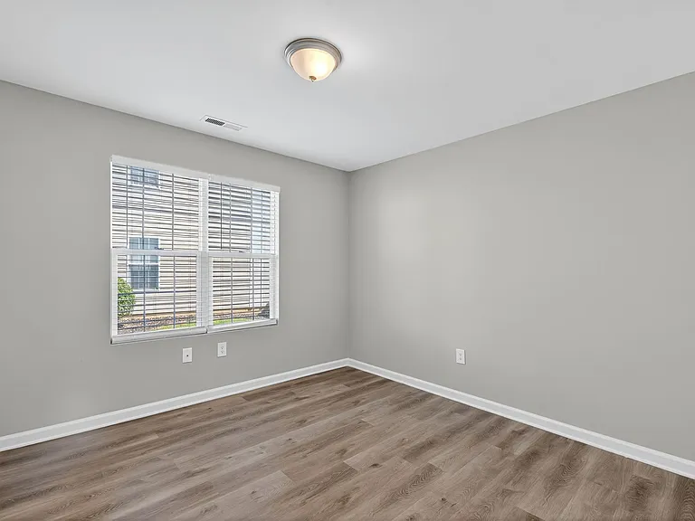 Nevin Place Apartments — Photo 26