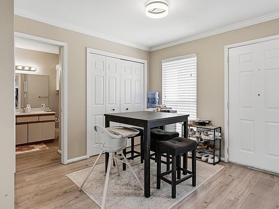 4th image of 302 Saint Andrews St APT 202F