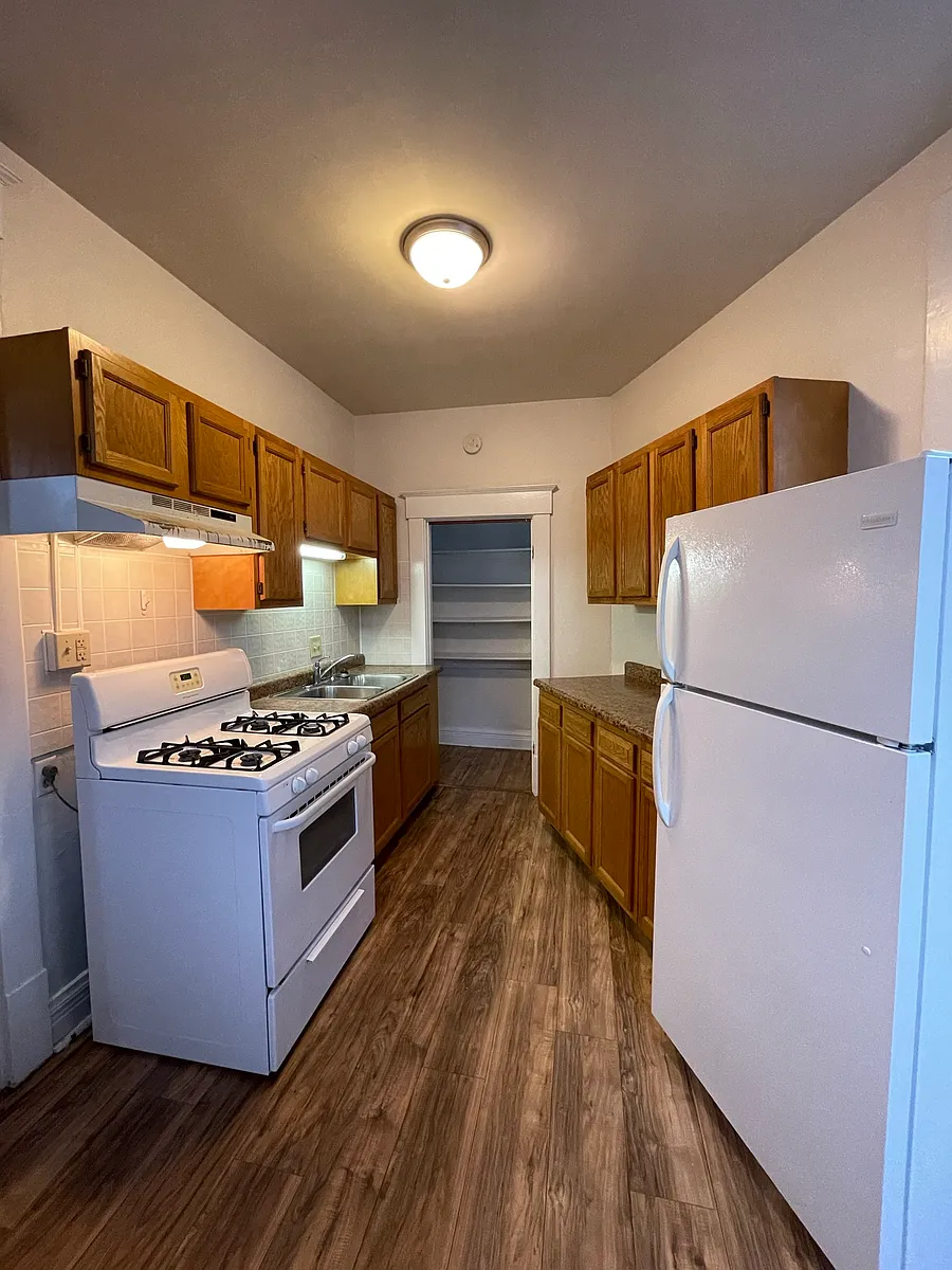 Building Photo - 206 Perrin Ave #200