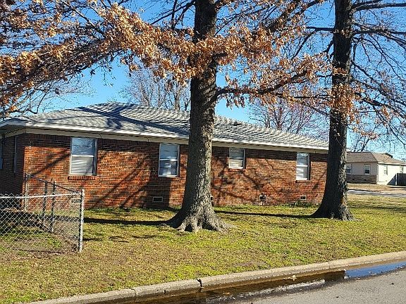 3rd image of 330 S 8th St E