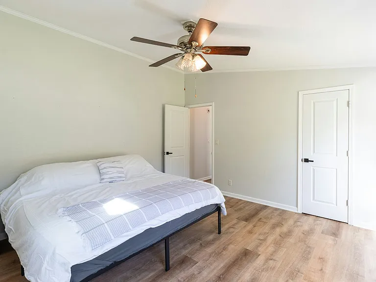 2399 Twin Rivers Point — Photo 34