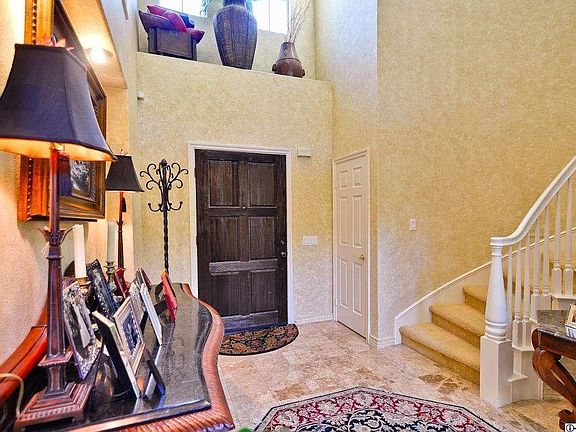 3rd image of 815 W Heritage Oak Ct