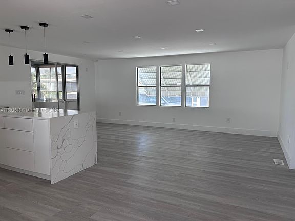 4th image of 1812 Kingfisher Dr