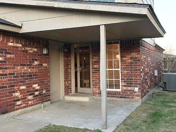 2nd image of 2119 Parkview Dr