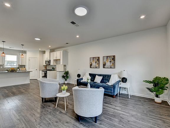 5th image of 3818 Hidden Valley Cir